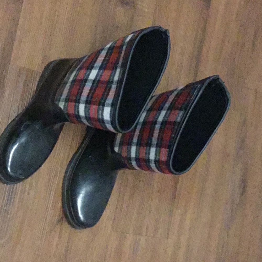 Rain boots size 8